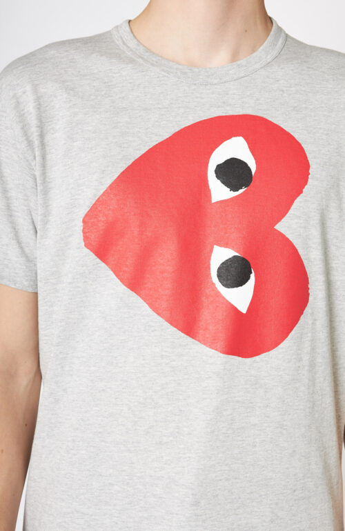 comme des Garcons Play graues T-shirt großes rotes herz auf Seite