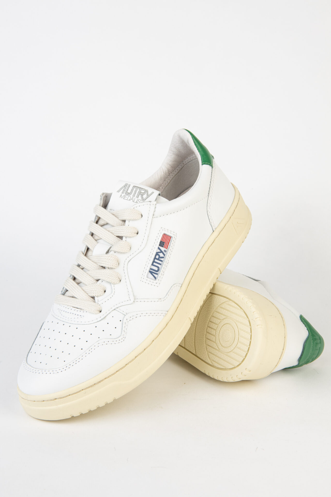 “Medalist LL20” sneaker in white/green (women’s) made of leather