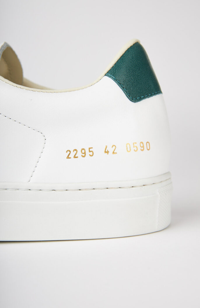 White sneaker "Retro low 2295" with green heel detail