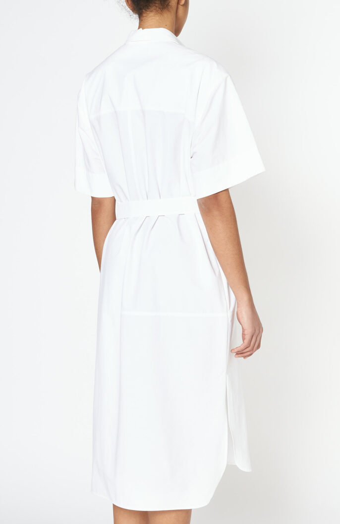 Weißes Kleid aus Baumwolle mit Gürtel
