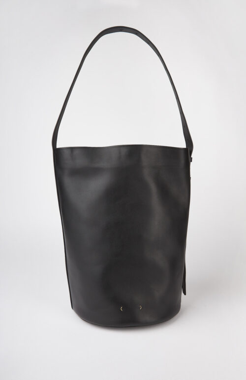 Black shoulder bag "AB91.1