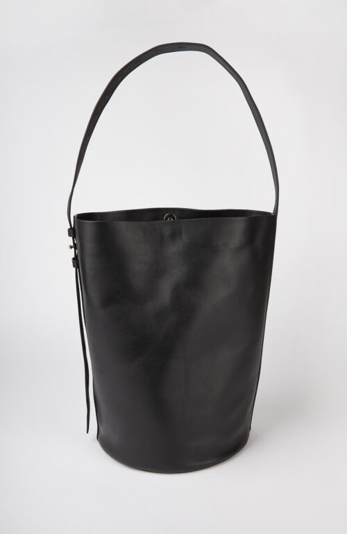 Black shoulder bag "AB91.1