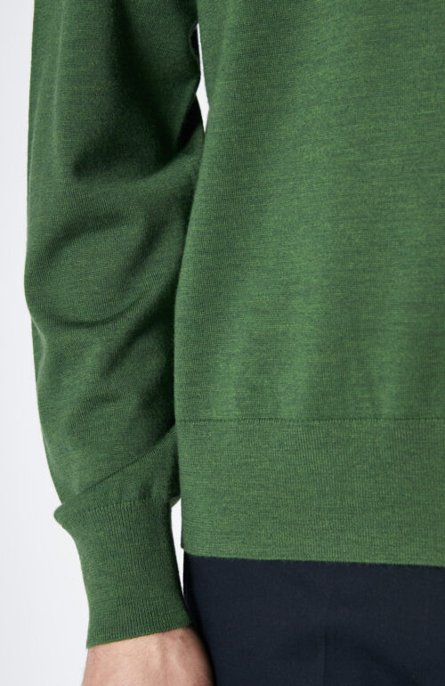 Green sweater "Nerio" with round neckline