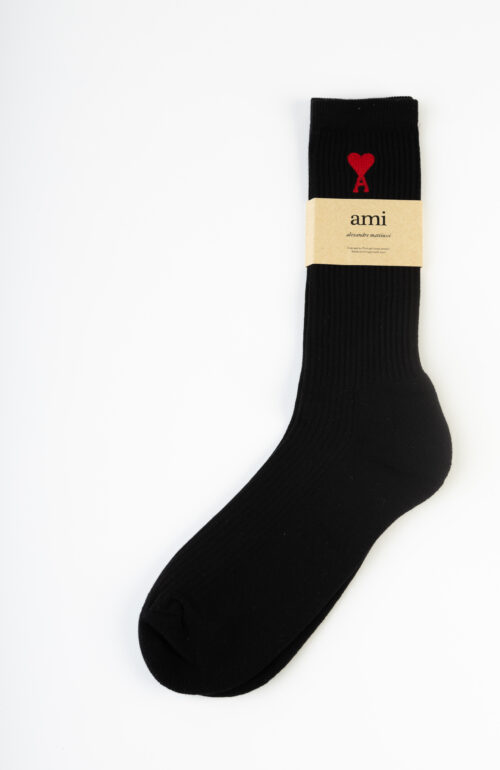 Schwarze Socken mit rotem Herz