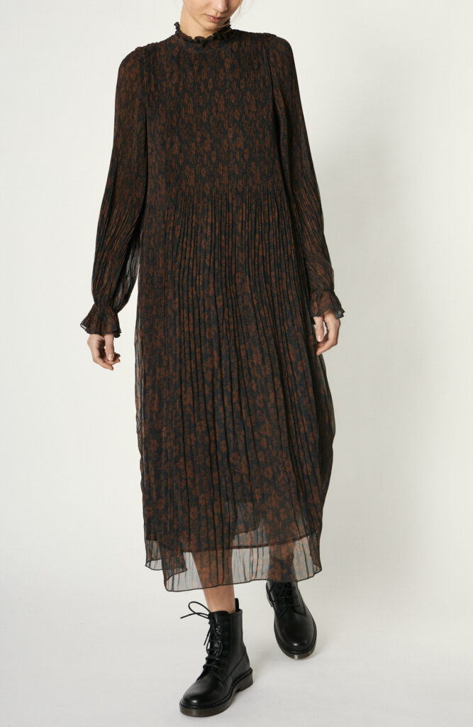 Pleated dress in black / brown