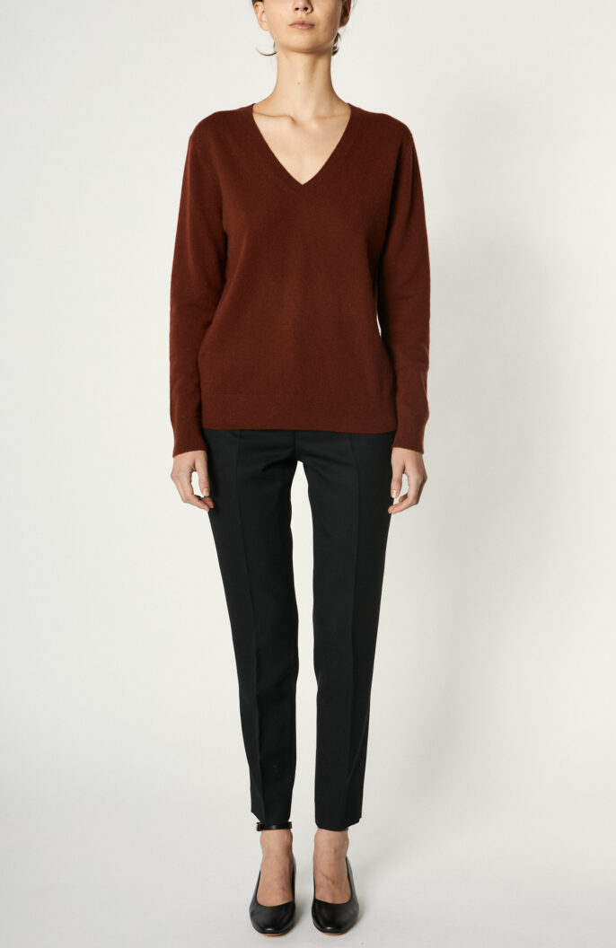 Cashmere Weekend V-Neck in Currant??