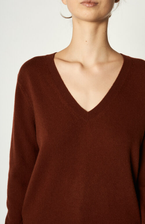 Cashmere Weekend V-Neck in Currant??