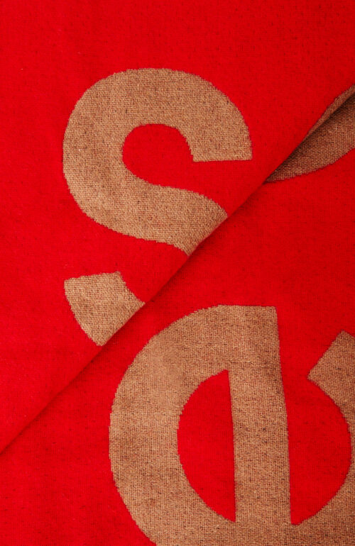 Roter Schal "Toronty" mit brauenm Logo