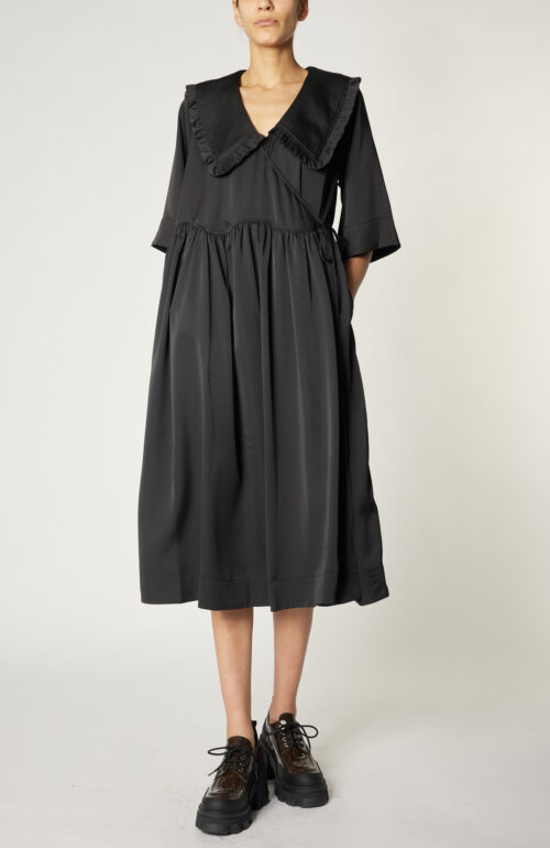 Kleid "Smocked Satin" in Black