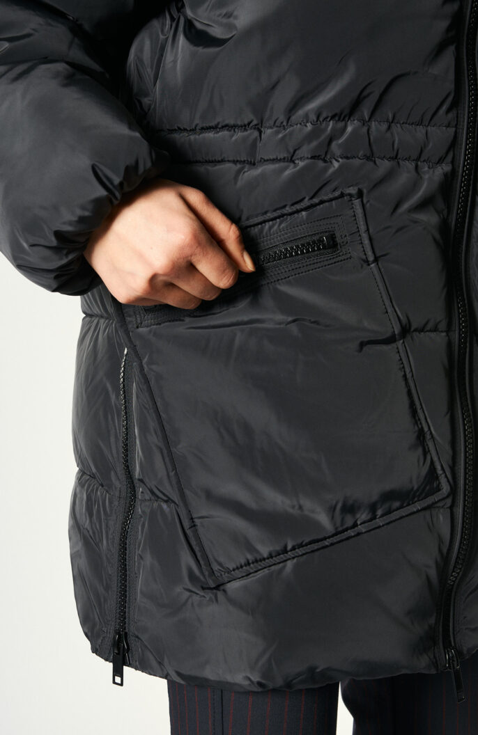 Schwarze Puffer-Jacke aus recyceltem Polyester