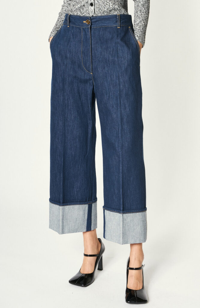 Iconic Wide Leg Trousers Cropped Jeans in Medium Blue