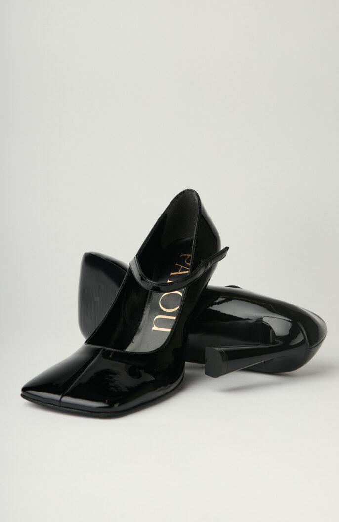 Patent pumps "Mary Jane" in black