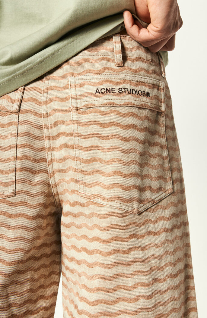 Beige shorts "143" with print