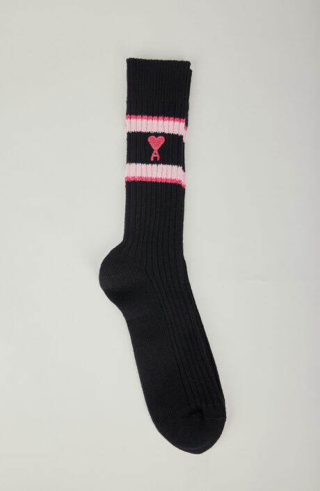 Schwarze Socken mit rosa Streifen