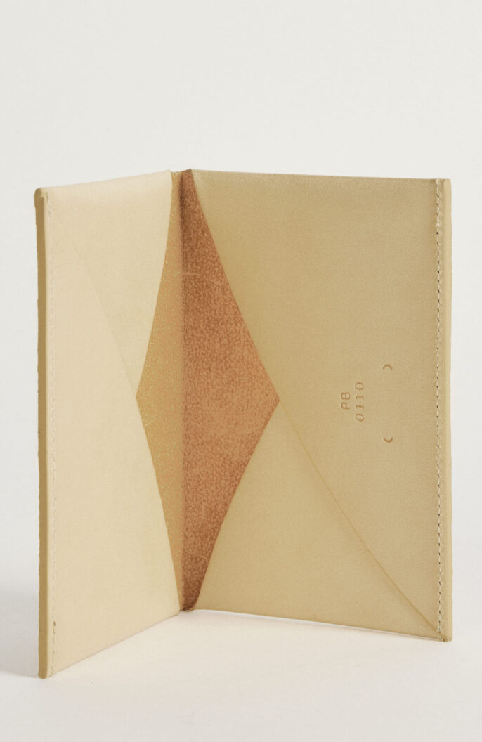 Natural color leather card case "CM50