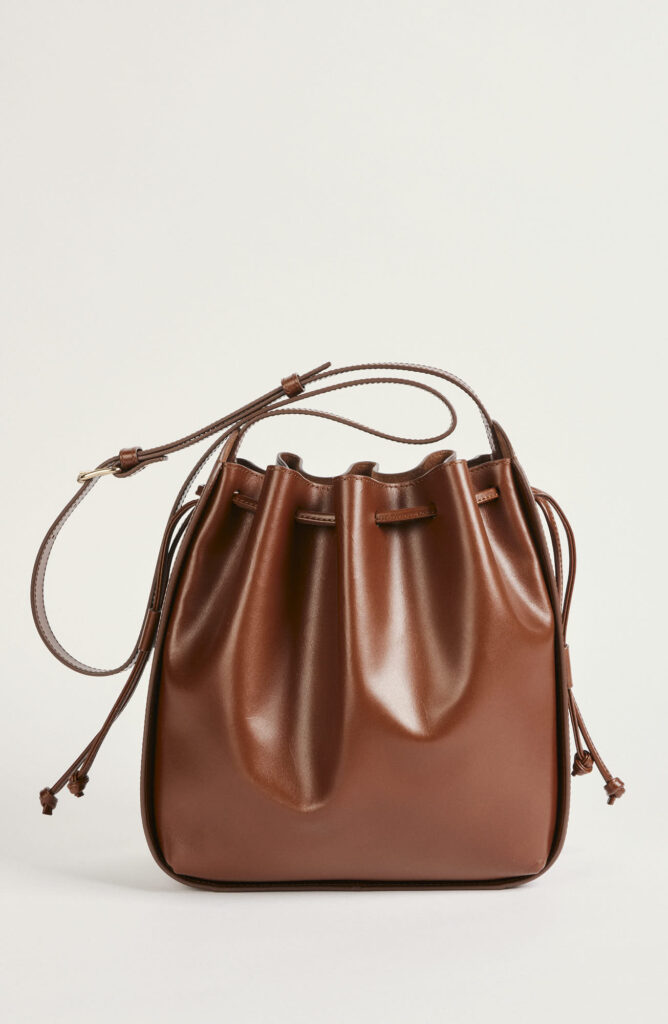 Nougat brown leather pouch bag "Courtney