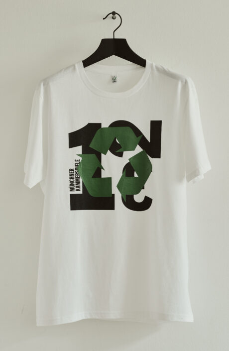 Weißes T-Shirt MK Reused mit Print in grün