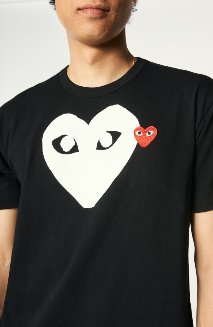 T-Shirt mit Herz-Print in Schwarz/Weiß/Rot