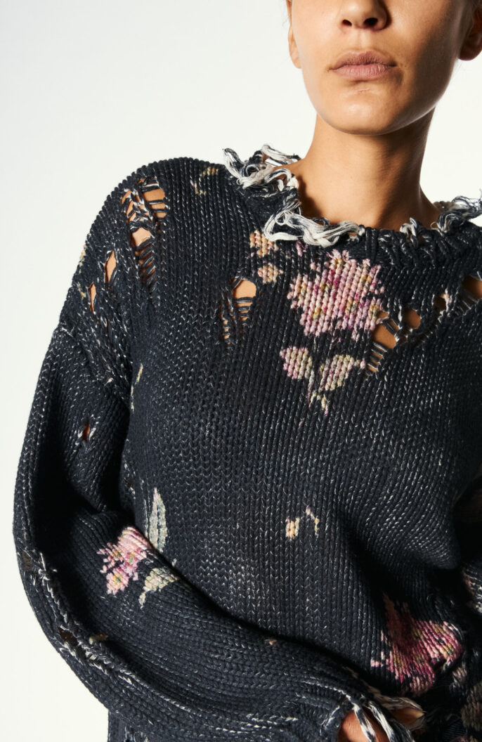 Destroyed sweater with floral print in gray / pink