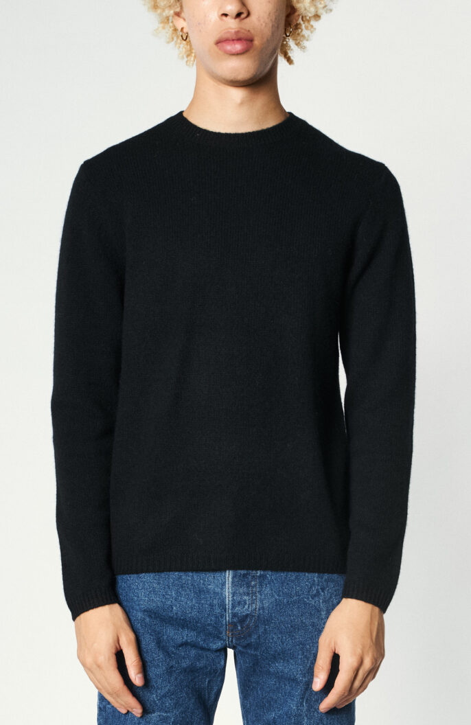 Classic cashmere sweater in black